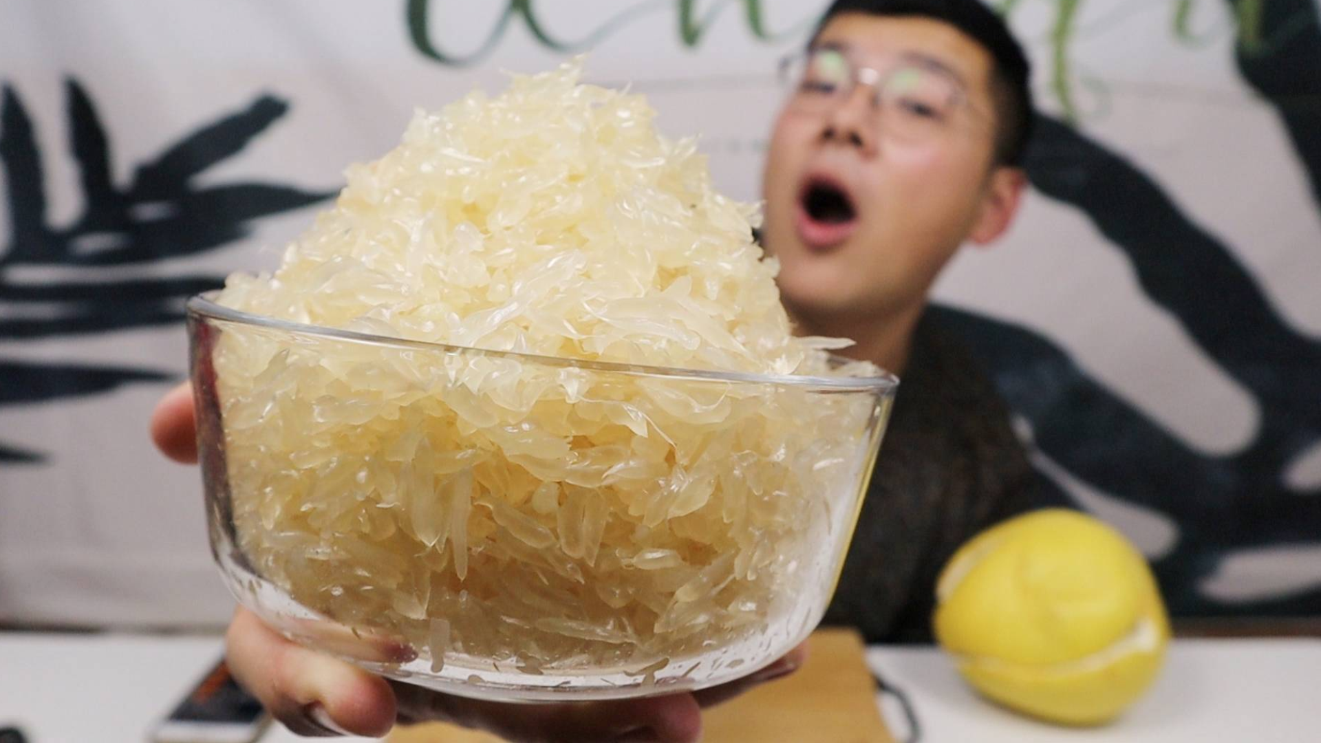 3斤重的大柚子有多少小果肉呢?奇葩小伙耗费15小时全部数完,没想到这么多!